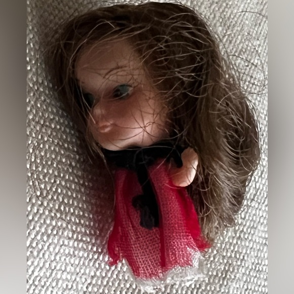 Liddle Kiddle ERA vintage mini doll L.K.? L.8.? Little Red Riding Hood ? 60s 70s - Picture 2 of 14